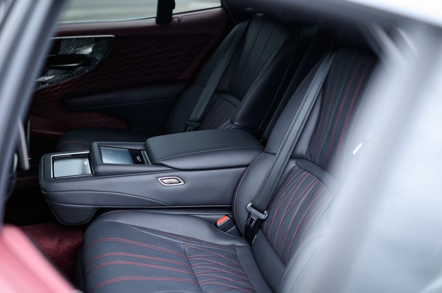 Интерьер Lexus LS500h 2017 года  (JP) (фото 30 из 35)